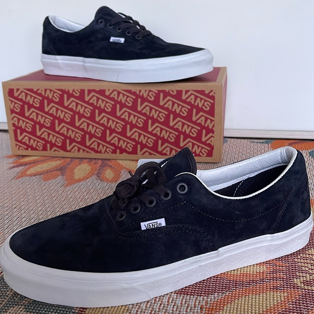 Vans WMNS Era Pig Suede Nine Iron
VN0005UEBYD
Sneakers - Picture 15 of 16